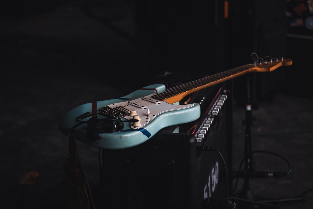 Guitarra eléctrica de cuerpo sólido con dos pastillas humbucker
