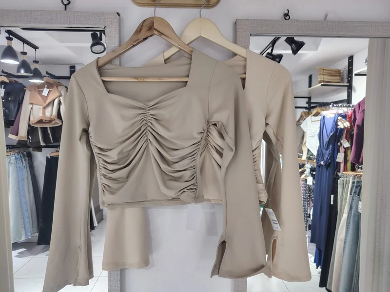 Blusa manga acampanada, Crish