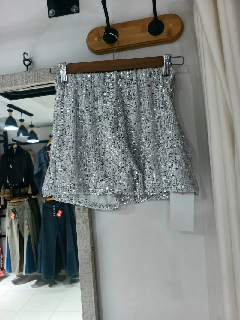 Short Brillos, Crish