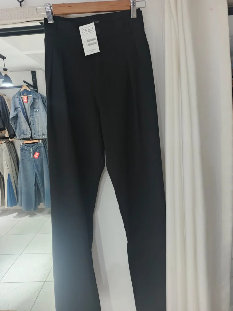 Conjunto Sastre, Crish