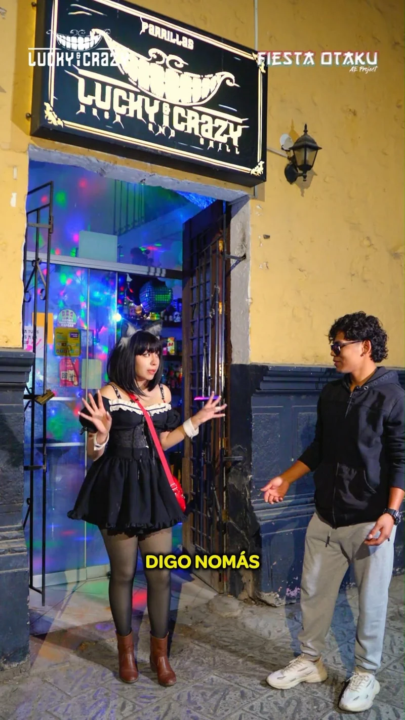 Maid Kira Wesker y el ambiente del Lucky & Crazy bar otaku Arequipa